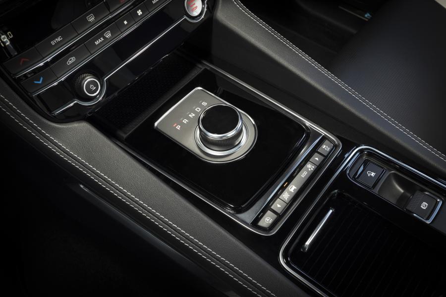 Детали интерьера Jaguar F-Pace S P380 AWD 2019 года  (AU) (фото 25 из 29)
